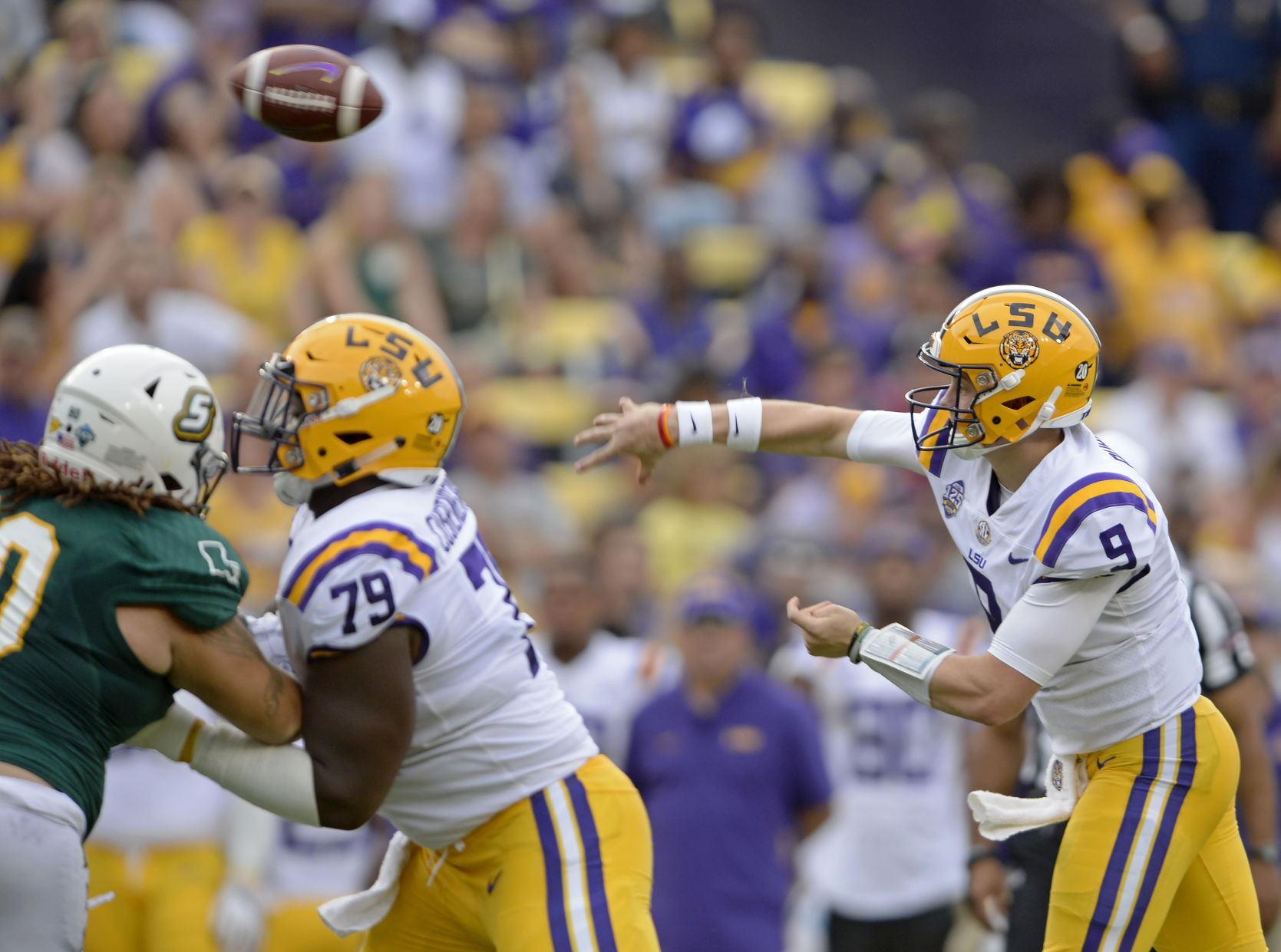 lsuslufootball1109.090918 bf